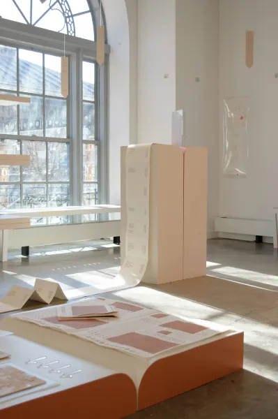 To read is to, installation, 2023